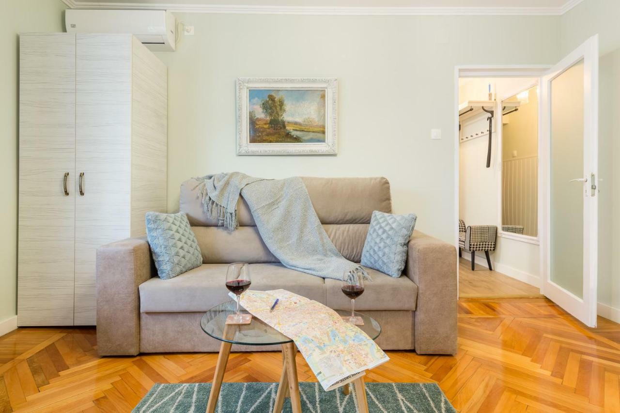 Central Stylish & Cozy One Bedroom Apartment - Adela Accommodation - Ideal For Long Stays Bucureşti Eksteriør bilde