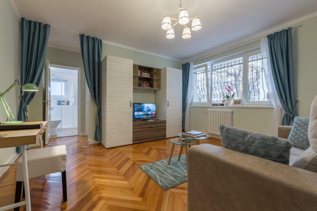 Central Stylish & Cozy One Bedroom Apartment - Adela Accommodation - Ideal For Long Stays Bucureşti Eksteriør bilde