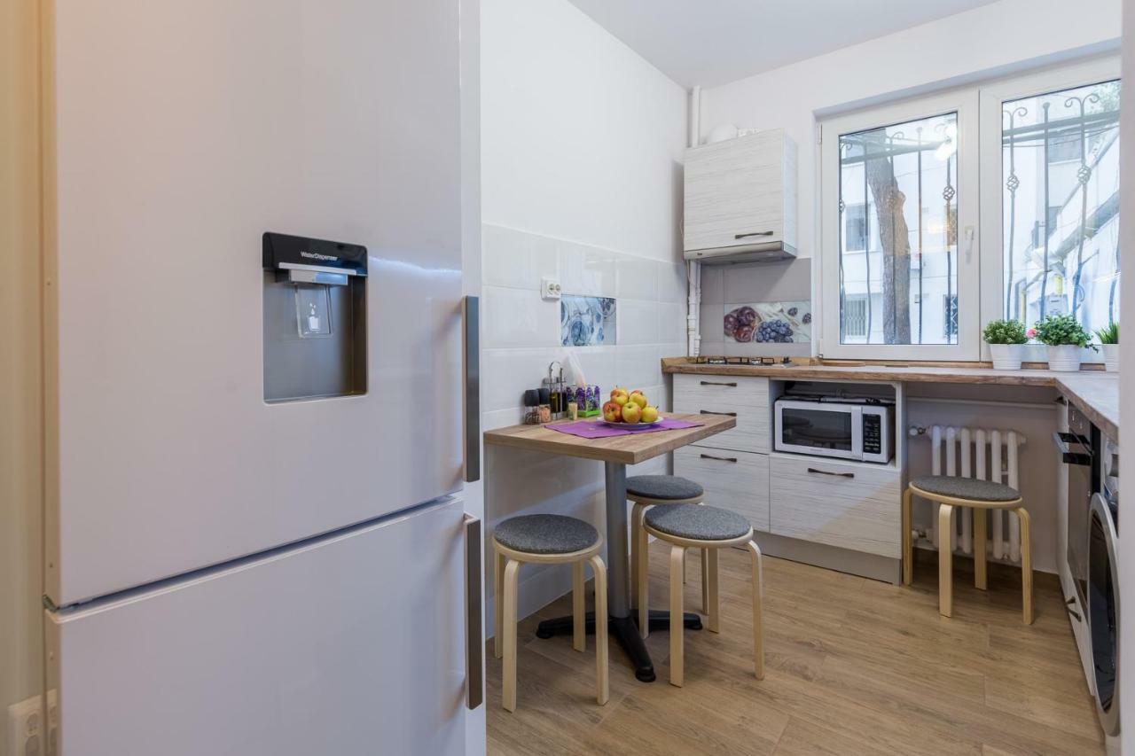 Central Stylish & Cozy One Bedroom Apartment - Adela Accommodation - Ideal For Long Stays Bucureşti Eksteriør bilde