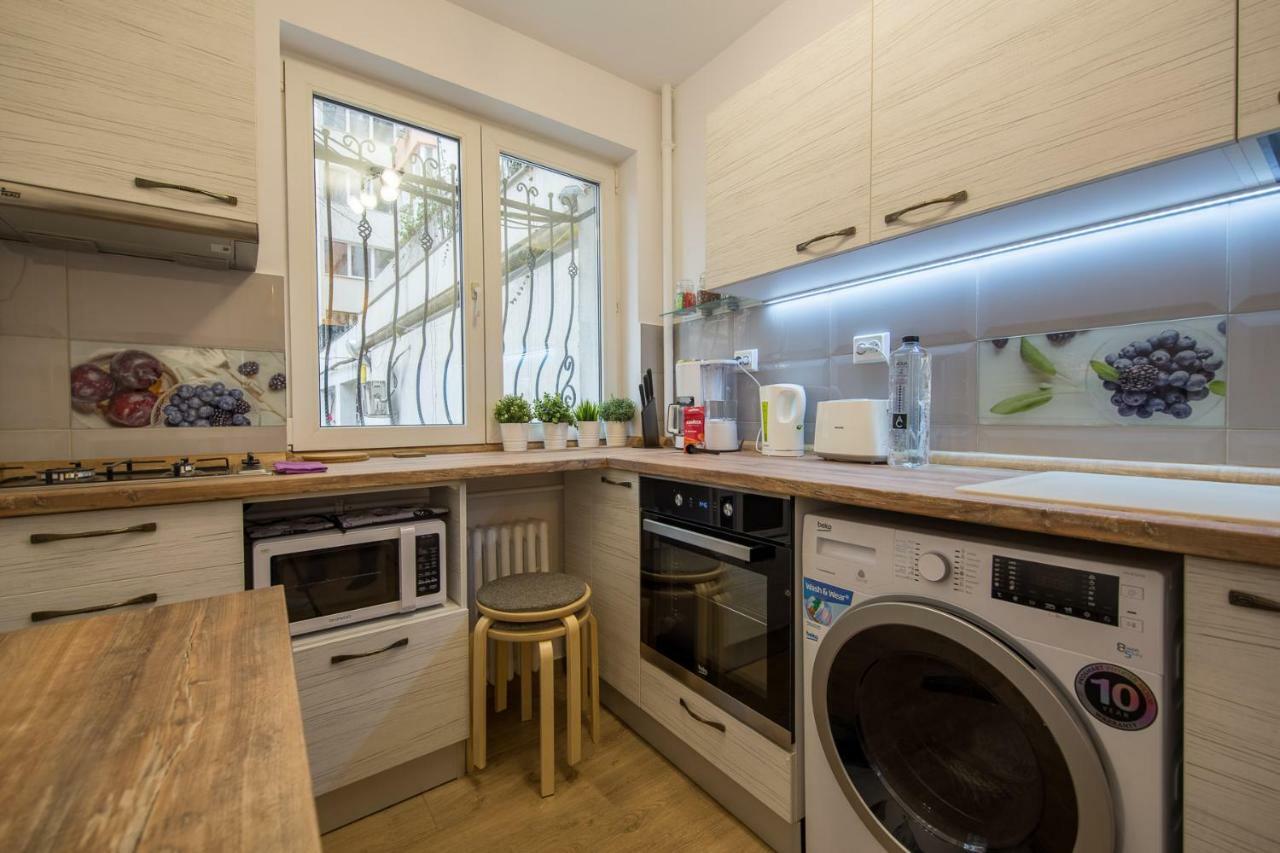 Central Stylish & Cozy One Bedroom Apartment - Adela Accommodation - Ideal For Long Stays Bucureşti Eksteriør bilde