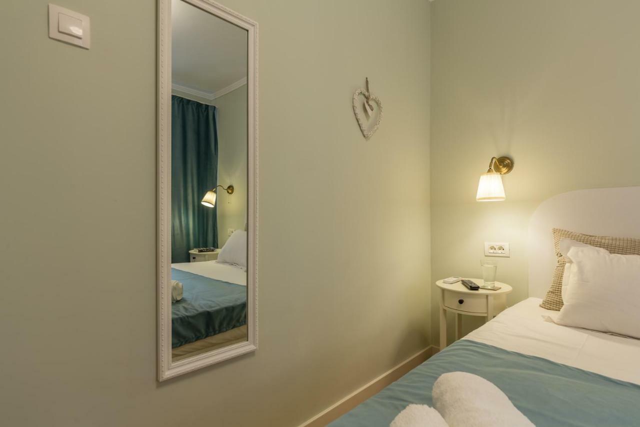 Central Stylish & Cozy One Bedroom Apartment - Adela Accommodation - Ideal For Long Stays Bucureşti Eksteriør bilde